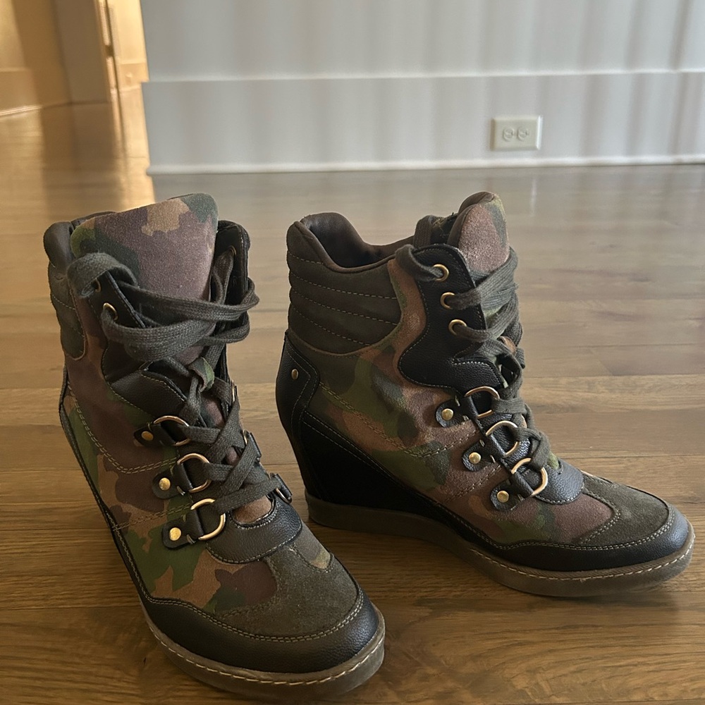 Guess lace up boots